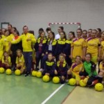 FOTBAL FEMININ - Moș Nicolae a venit cu dulciuri, cupe, diplome și... mingi